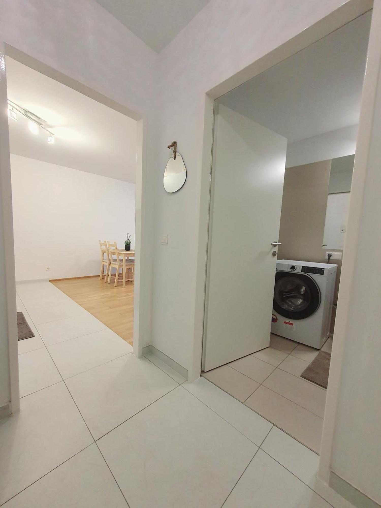 Near Lake One Bedroom Cute Apartment فيينا المظهر الخارجي الصورة