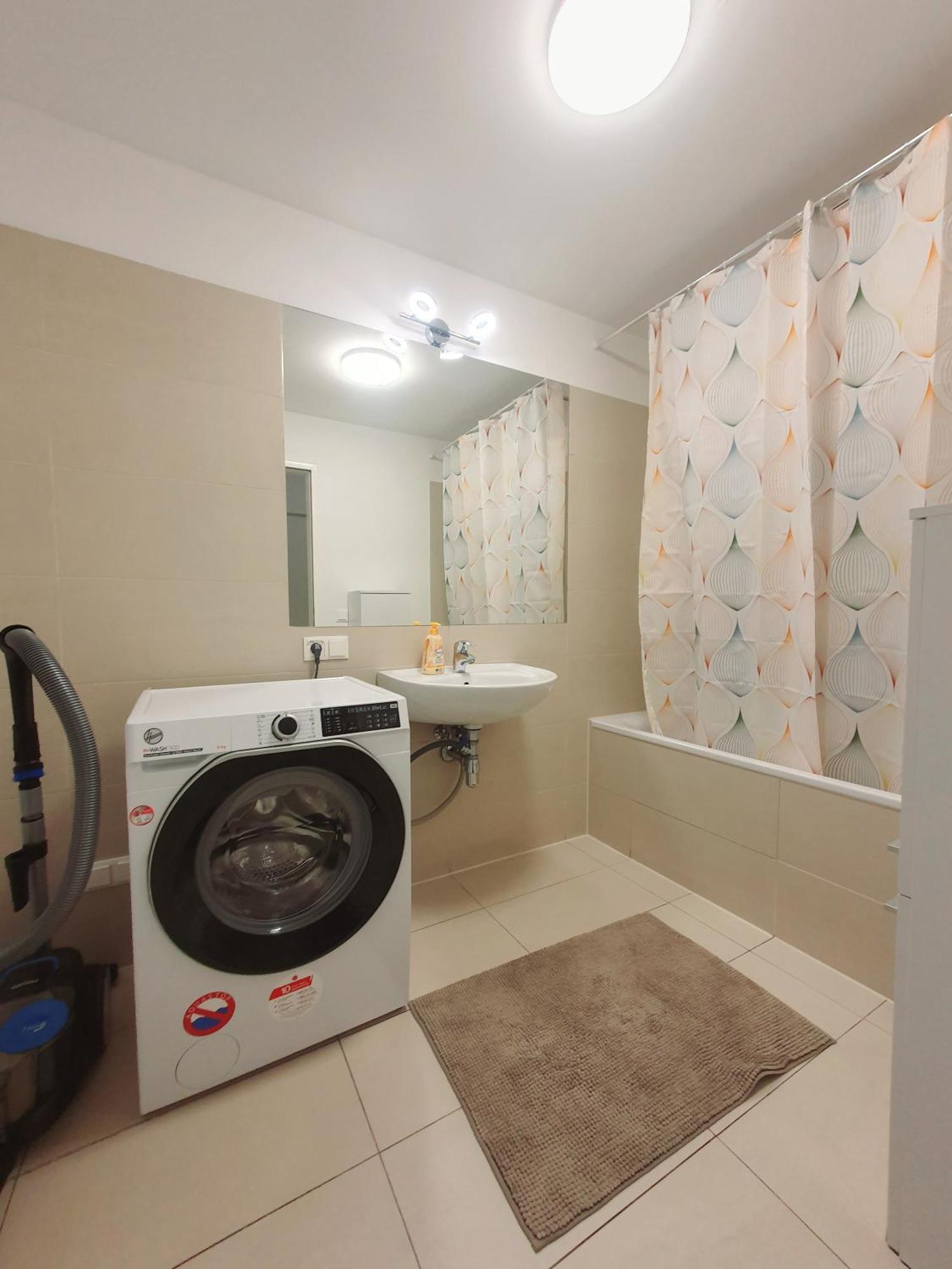 Near Lake One Bedroom Cute Apartment فيينا المظهر الخارجي الصورة